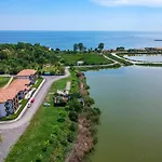 Popasul Pescarilor Fishing Village Отель 4*