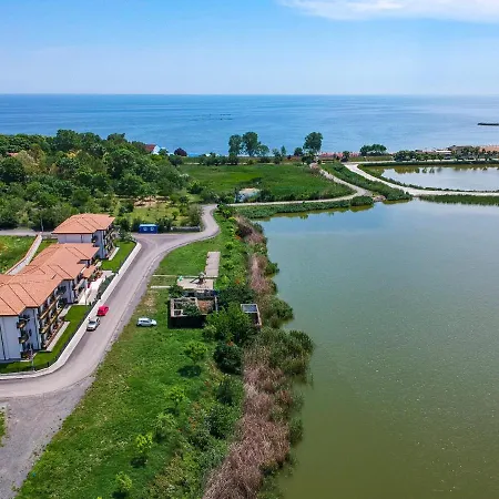 Popasul Pescarilor Fishing Village ホテル 4*