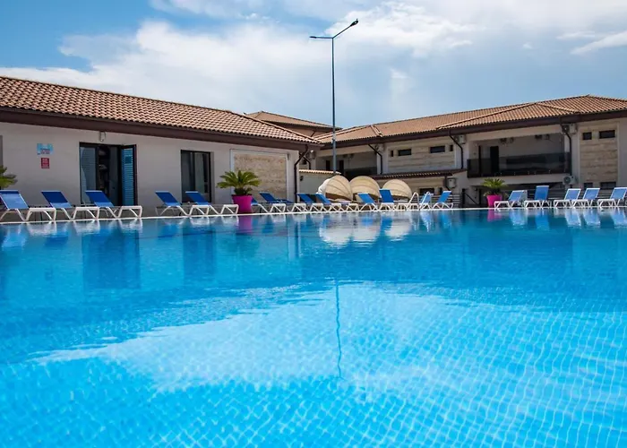 Popasul Pescarilor Fishing Village Hotel 4*